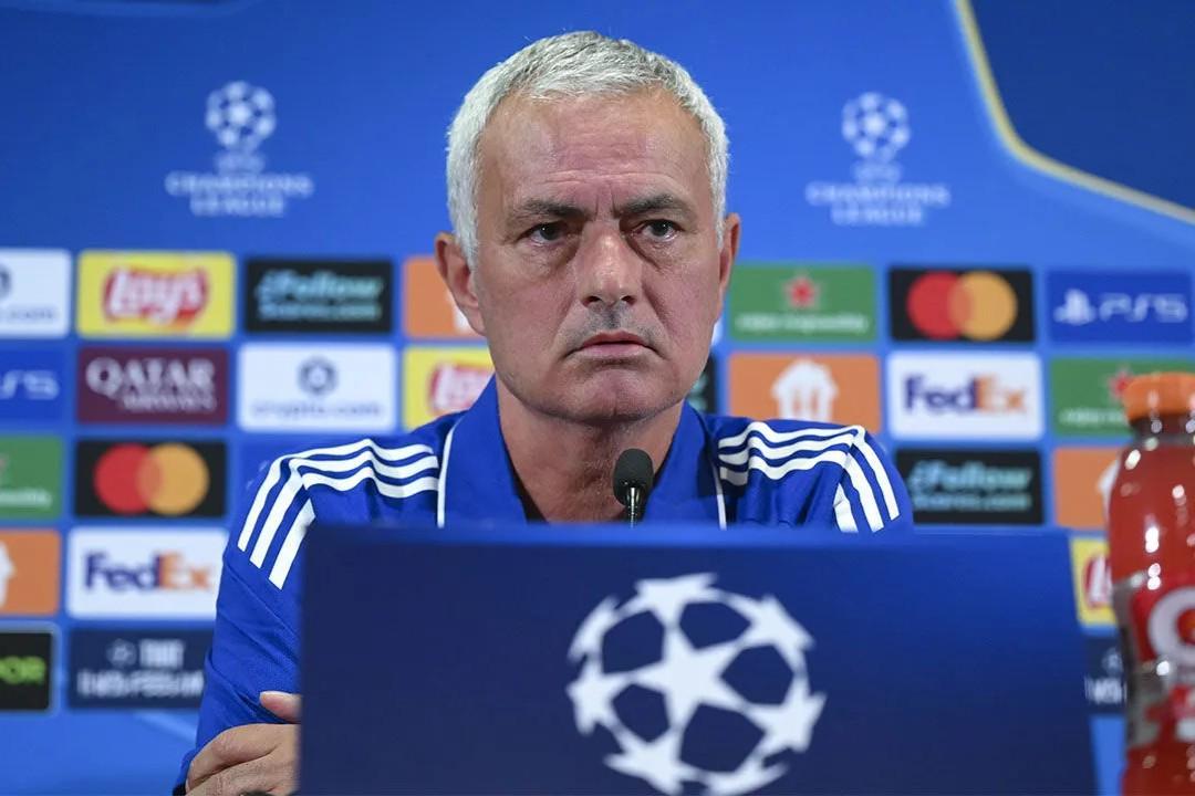 九游体育官网-穆帅：不批评本菲卡的防守策略，我在巴塞罗那也用10个人防守过