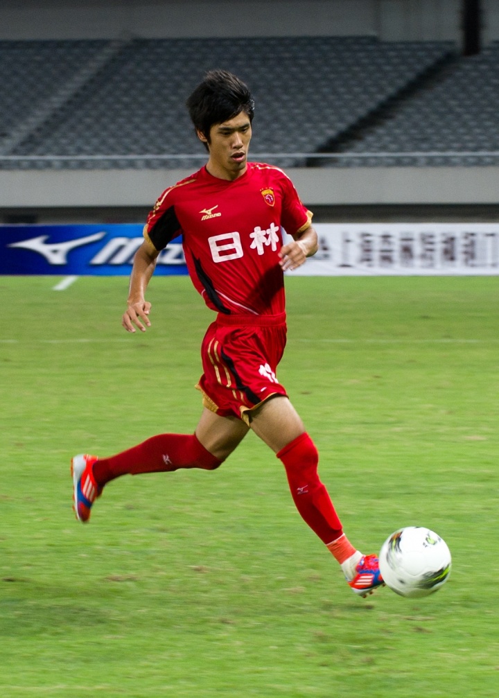 九游体育app-一人一城!吕文君跟随海港从中乙→中甲→中超夺冠,退役执教梯队