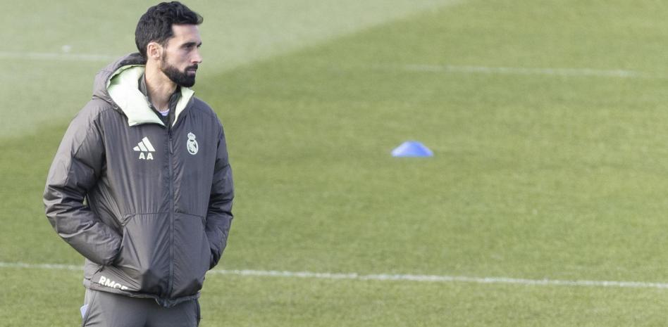 九游体育app-不怕窥探，世体：阿韦洛亚恢复球队前往欧冠对手主场进行训练